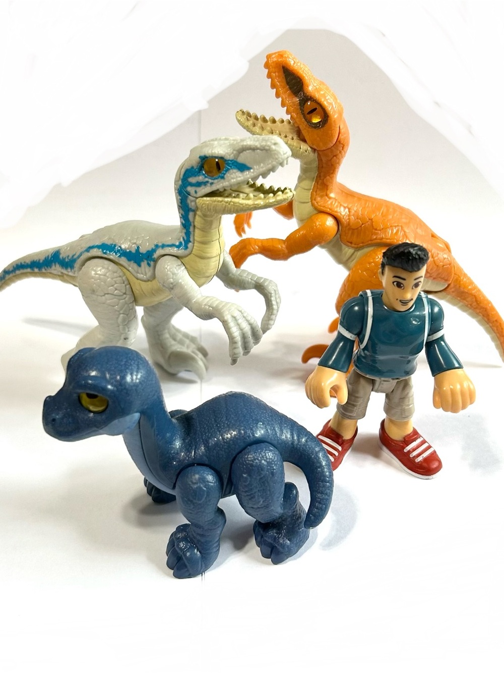 Imaginext Raptor Trainer Kenji Jurassic World Camp Cretaceous 2 Velociraptors +1